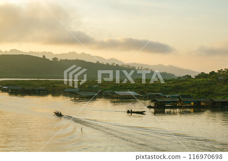 boat, bridge, lake 116970698