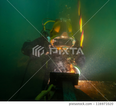 Underwater welding in deep ocean depths 116971020