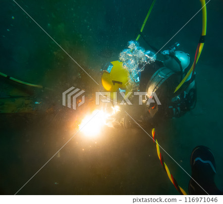 Underwater oxy-fuel in deep ocean depths Underwater oxy-fuel in deep ocean depths 116971046