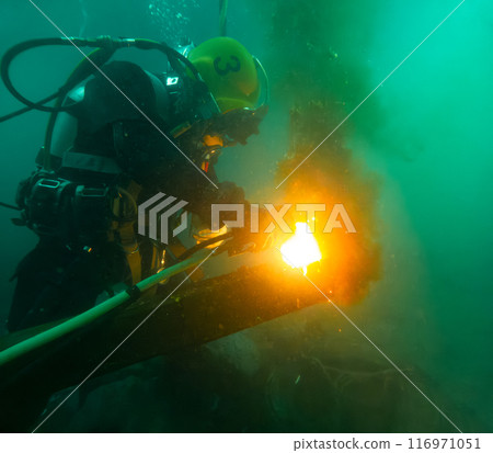 Underwater oxy-fuel in deep ocean depths Underwater oxy-fuel in deep ocean depths 116971051