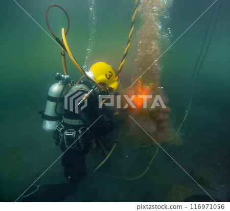 Underwater oxy-fuel in deep ocean depths Underwater oxy-fuel in deep ocean depths 116971056