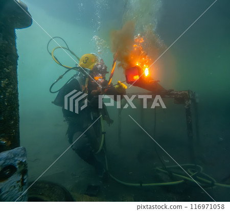 Underwater oxy-fuel in deep ocean depths Underwater oxy-fuel in deep ocean depths 116971058