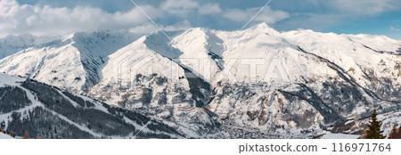 Panoramic view of a small village in snowy Alps 116971764