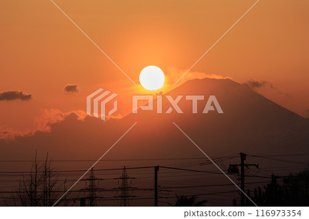 Evening view of the suburbs with a view of Mt. Fuji. Hiratsuka City, Kanagawa Prefecture Evening view of the suburbs with a view of Mt. Fuji. Hiratsuka City, Kanagawa Prefecture 116973354