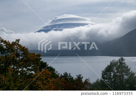 Mount Fuji hidden by umbrella clouds seen over Lake Motosu, Yamanashi Prefecture Mount Fuji hidden by umbrella clouds seen over Lake Motosu, Yamanashi Prefecture 116973355
