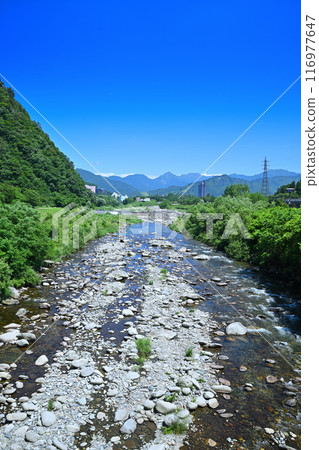 Clear waters of the Uono River, upstream from Tategara Bridge, mountain and river scenery, Yuzawa Town, Niigata Prefecture 116977647