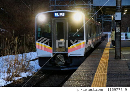 通過國境隧道...上越線由比曾站E129系 116977849
