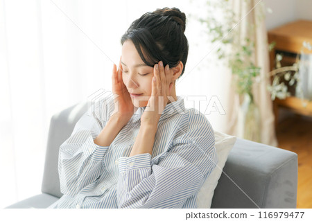 A woman in her 30s who was unwell 116979477