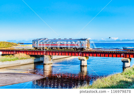 北海道線網本線木波54號清晨穿過鐵橋（濱-小清水-苫別） 116979878