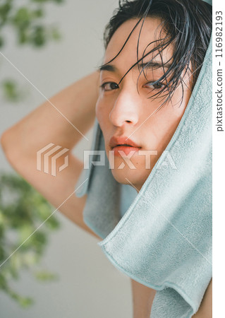 drying with towel, male, man 116982193