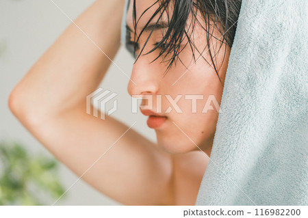 drying with towel, male, man 116982200