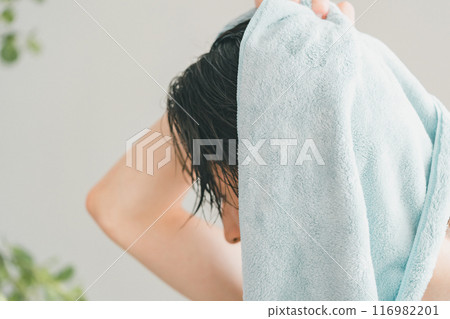 drying with towel, gents, male 116982201