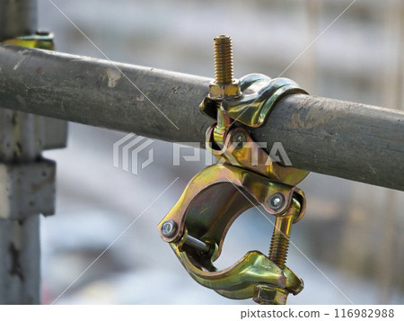 連接到鷹架上單一管道的連接夾 116982988