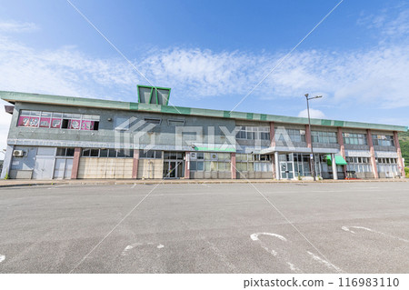 北海道留萌市，舊JR留萌站車站大樓（線路停駛後拍攝） 116983110