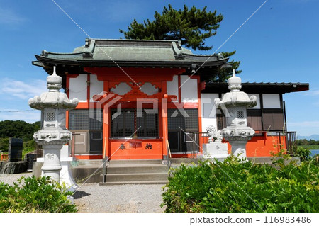 [Oura Town, Swan Landing Site, Oura Town Tatara Swamp Park, Tatara Swamp "Ukishima Benzaiten" Main Hall] 116983486