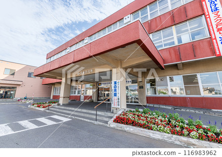 北海道留萌市留萌市政廳陽光明媚的日子 北海道留萌市留萌市政廳陽光明媚的日子 116983962