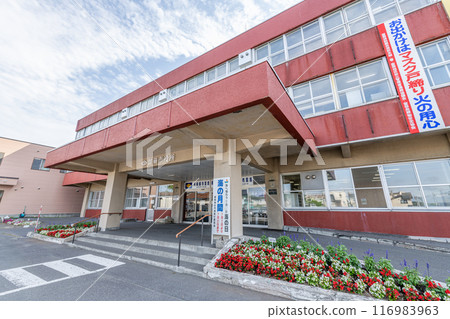 北海道留萌市留萌市政廳陽光明媚的日子 北海道留萌市留萌市政廳陽光明媚的日子 116983963