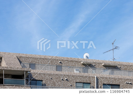 Satellite and terrestrial receiving antennas installed in apartment buildings Satellite and terrestrial receiving antennas installed in apartment buildings 116984745