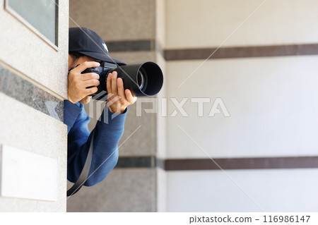 A man with a camera 116986147