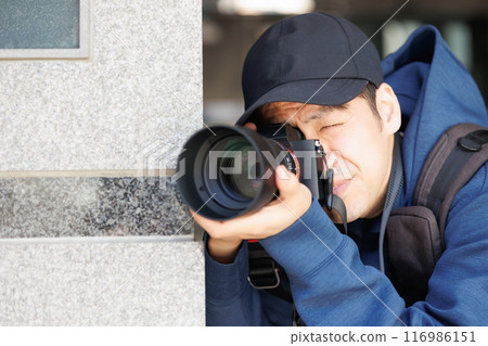 A man with a camera 116986151