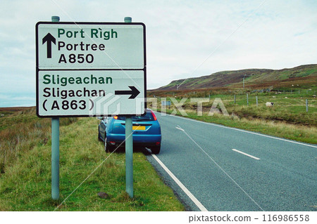 英語和蓋爾語的蘇格蘭路標（拍攝於 2000 年，底片） 116986558