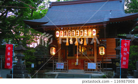 A scene from the lantern lighting ceremony at the Urayasu Sansha Annual Festival (photographed in 2024) 116987008