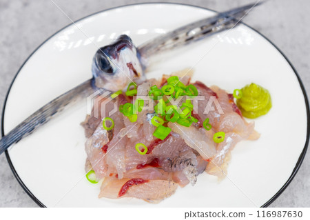 製作飛魚和供應生魚片 116987630