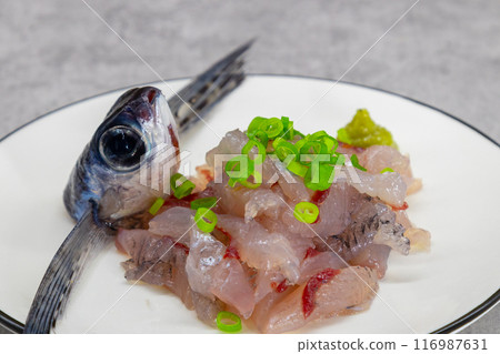 製作飛魚和供應生魚片 116987631