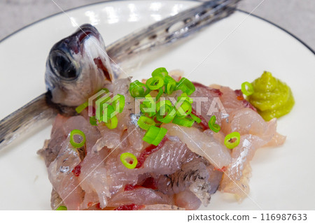 製作飛魚和供應生魚片 116987633