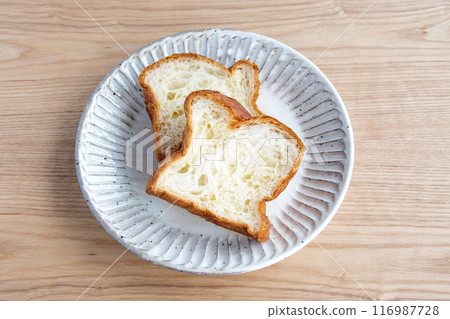 bread on a white plate 116987728