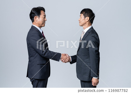 middle businessman shaking hands 116987782