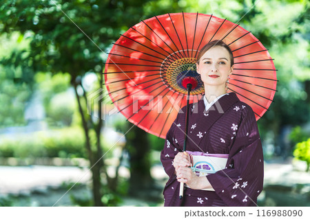 樹蔭，雨傘，外國女人，和服 116988090