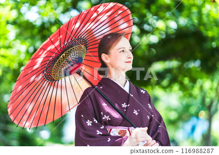 Shade, umbrella, foreign woman, kimono 116988287