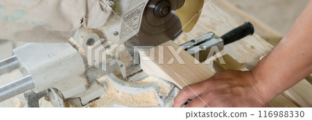 Cutting wood with an electric saw 116988330