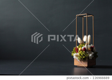 黑色背景保花插花 116988889