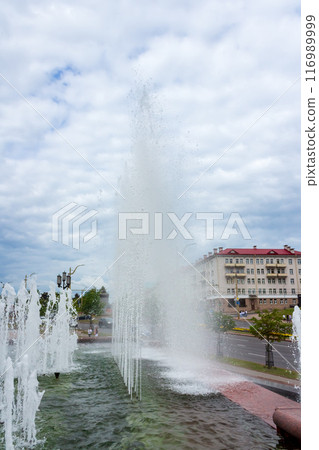 The beauty of a fountain on a sunny day 116989999
