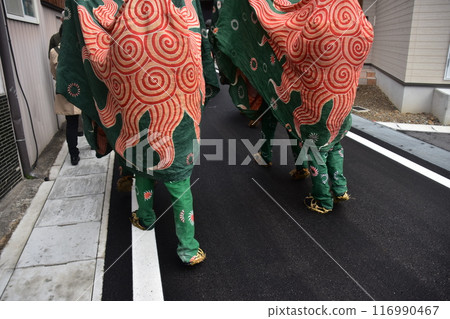 Takayama City, Gifu Prefecture, Japan: Traditional performing arts at the Takayama Spring Festival: Lion dancers parade through the densely populated alleys Takayama City, Gifu Prefecture, Japan: Traditional performing arts at the Takayama Spring Festival: Lion dancers parade through the densely populated alleys 116990467