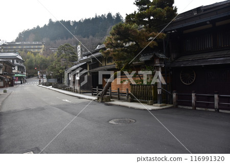 Spring in Gifu Prefecture, Japan: Old streets in the center of Takayama City, Japanese houses with a sense of history and magnificent pine trees Spring in Gifu Prefecture, Japan: Old streets in the center of Takayama City, Japanese houses with a sense of history and magnificent pine trees 116991320