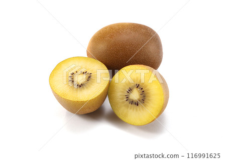 Cut gold kiwi fruit Cut gold kiwi fruit 116991625