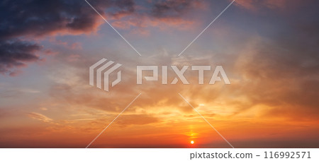 Sunset sky background 116992571