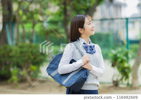 High school girl in the park 116992609