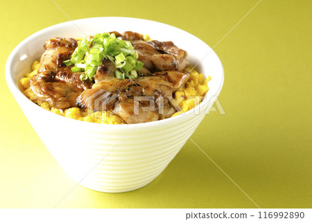 木治燒丼、烤雞肉串丼、親子丼 116992890