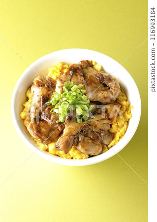 木治燒丼、烤雞肉串丼、親子丼 116993184