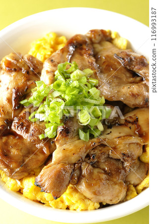 木治燒丼、烤雞肉串丼、親子丼 116993187