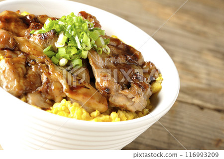 木治燒丼、烤雞肉串丼、親子丼 116993209