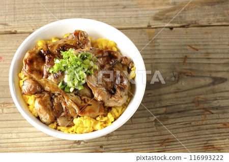 木治燒丼、烤雞肉串丼、親子丼 116993222
