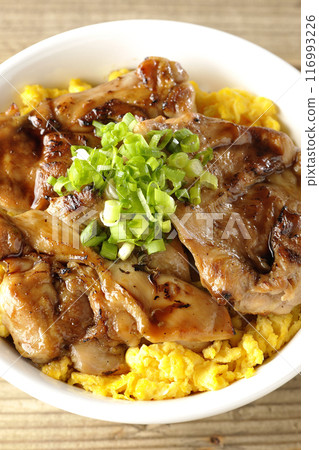 木治燒丼、烤雞肉串丼、親子丼 116993226