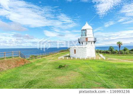 石川縣珠洲市能登半島最尖端的六甲崎燈塔 石川縣珠洲市能登半島最尖端的六甲崎燈塔 116993236