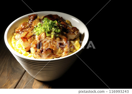 木治燒丼、烤雞肉串丼、親子丼 116993243