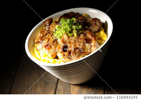 木治燒丼、烤雞肉串丼、親子丼 木治燒丼、烤雞肉串丼、親子丼 116993245